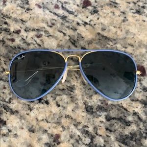 Blue lined ray ban aviator
